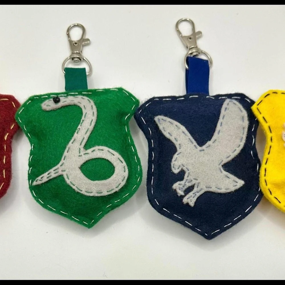 Hogwarts‎ House keychain set House Crest Felt Keychains (Set of 4)